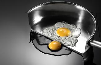 Frying pan and eggs